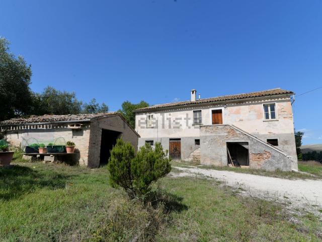 Rustico in vendita a Contrada Piangiano, Marche