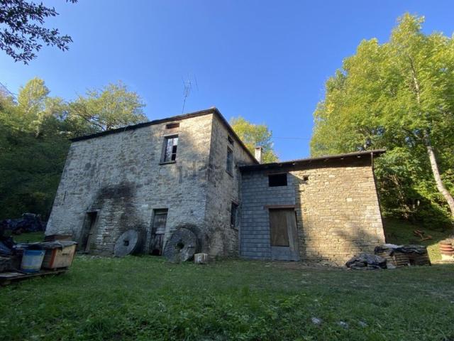 Rustico in vendita a Tosca, Varsi