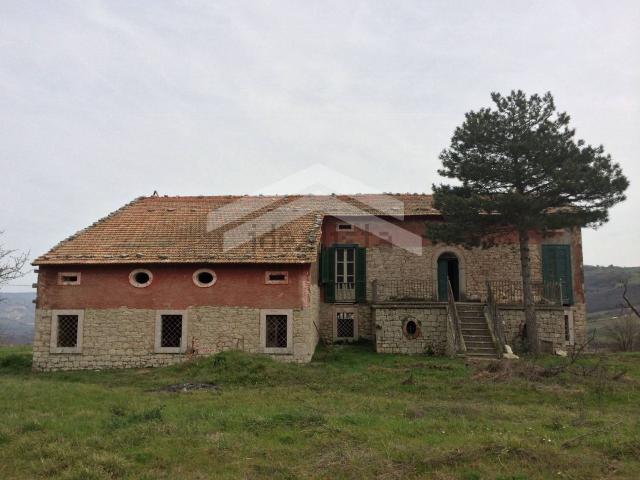Rustico in vendita a Riccia, Molise