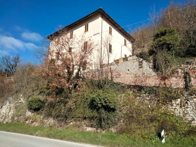Rustico in vendita a Foligno, Umbria