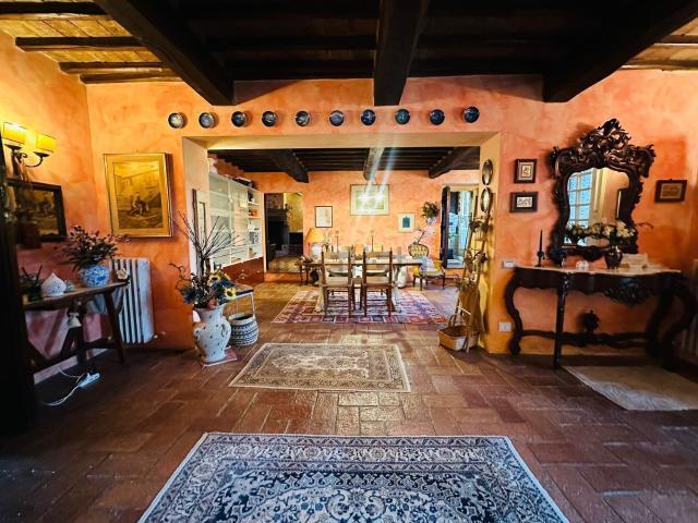 Rustico in vendita a Chiugiana, Corciano