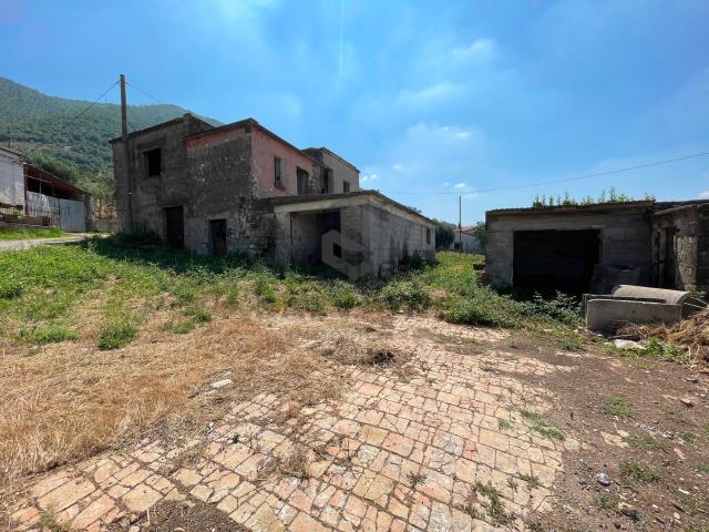 Rustico in vendita a Faicchio, Campania