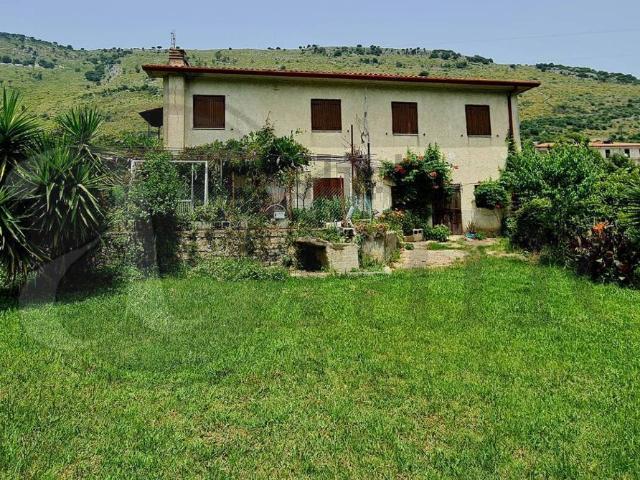 Rustico in vendita a Latina, Lazio