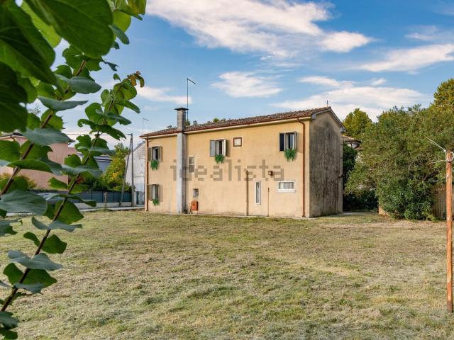 Rustico in vendita a Roncade, Treviso