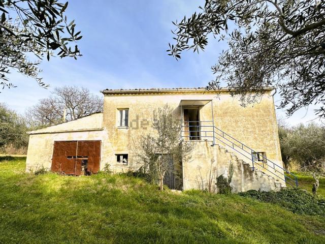 Rustico in vendita a Strada, Marche