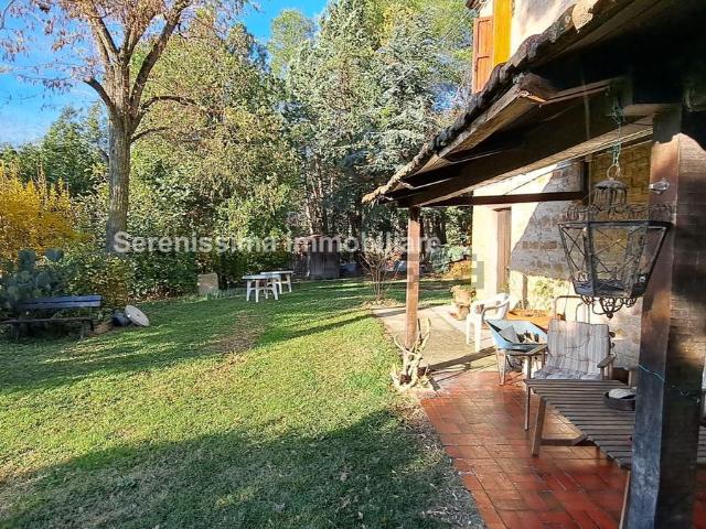 Rustico in vendita a Villa Betti, Pesaro