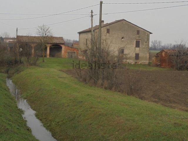 Rustico in vendita a Villanova Sull'arda, Reggio Emilia