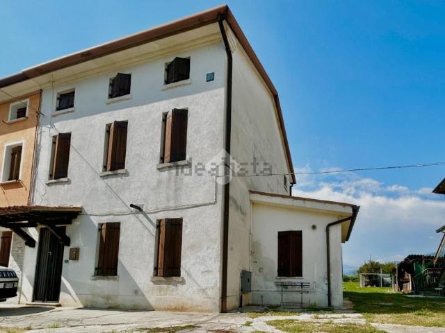 Rustico in vendita a Cornuda, Treviso