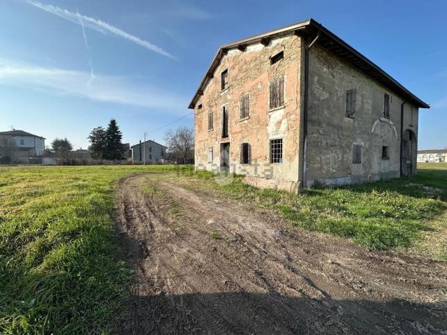 Rustico in vendita a Terra di Mezzo, Re