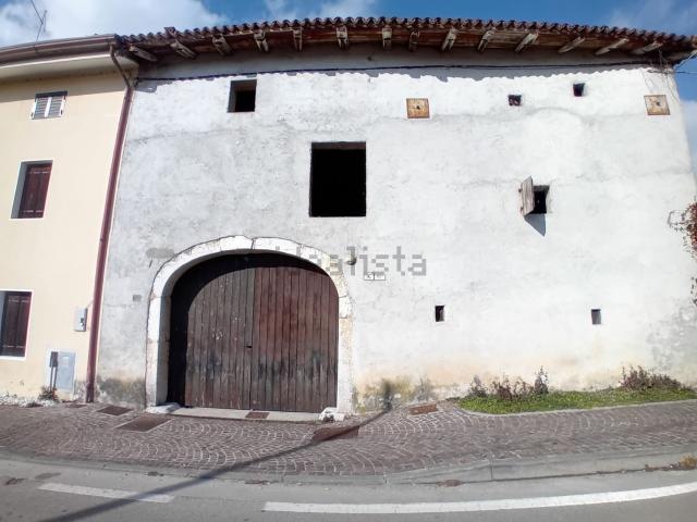 Rustico in vendita a Aviano, Friuli-Venezia Giulia