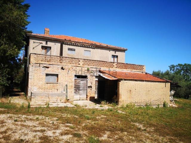 Rustico in vendita a Collecorvino, Abruzzo