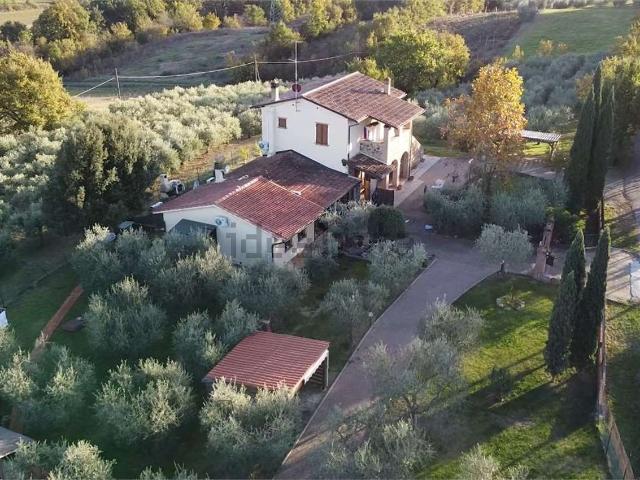 Rustico in vendita a Foiano Della Chiana, Toscana