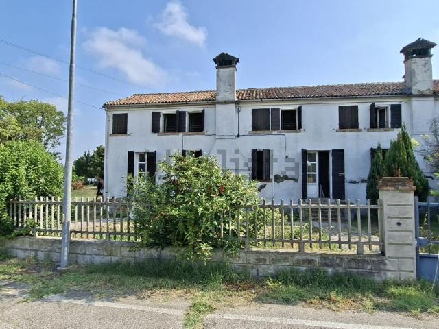 Rustico in vendita a Polesella, Veneto