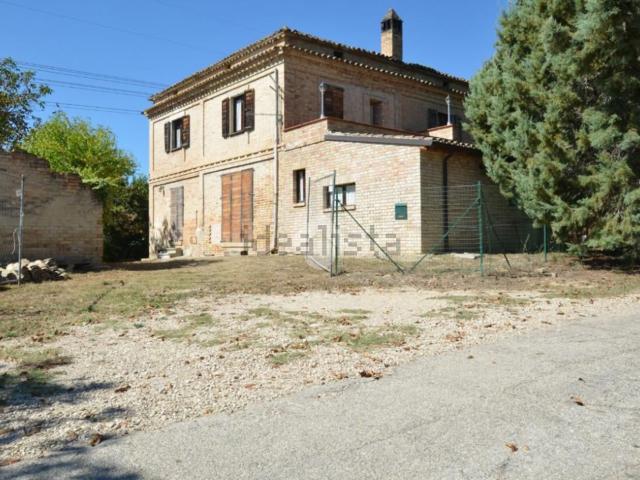 Rustico in vendita a Collecorvino, Abruzzo