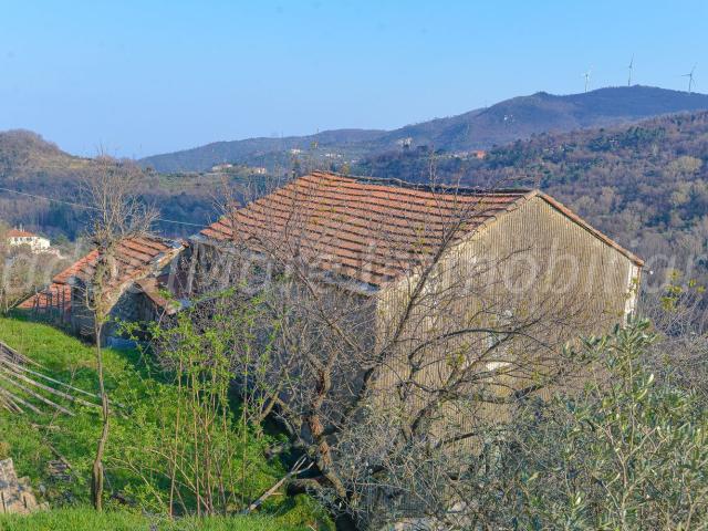Rustico in vendita a Quiliano, Liguria