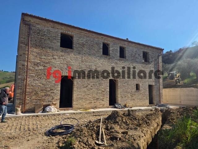 Rustico in vendita a Petrella, Marche