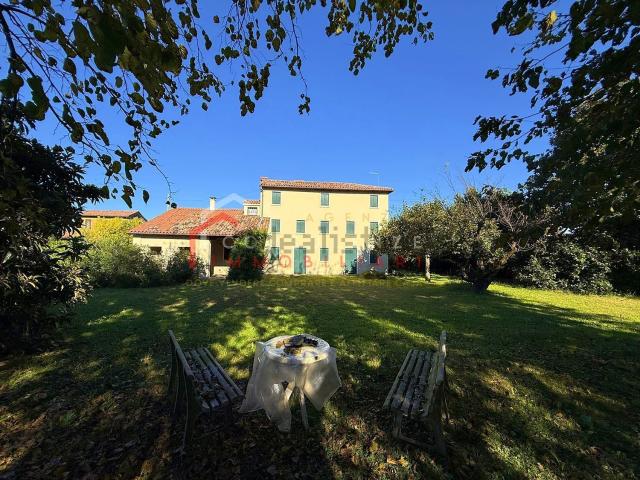 Rustico in vendita a Ponzano Veneto, Zanella