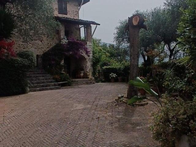 Rustico in vendita a Montebello, Camaiore