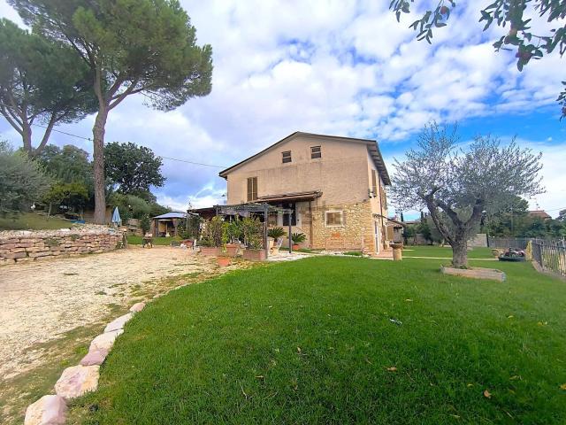 Rustico in vendita a Montefalco, Umbria