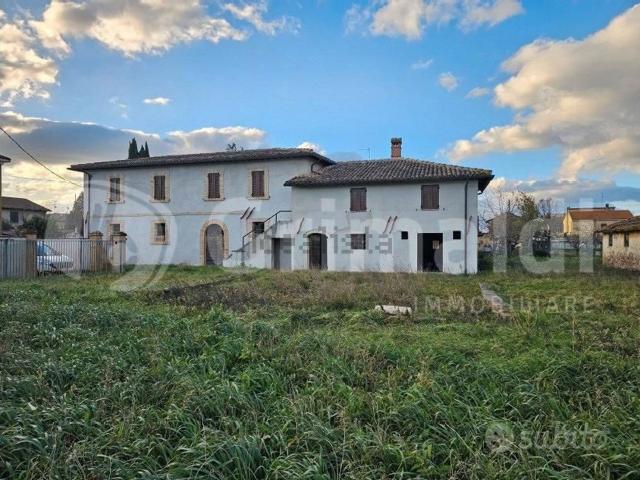 Rustico in vendita a Foligno, Umbria