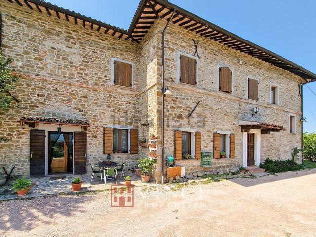 Rustico in vendita a Sassocorvaro Auditore, Marche