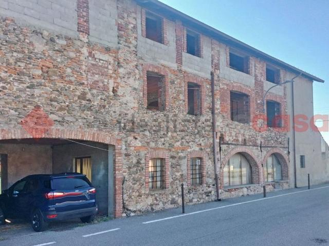 Rustico in vendita a Borgomanero, Novara