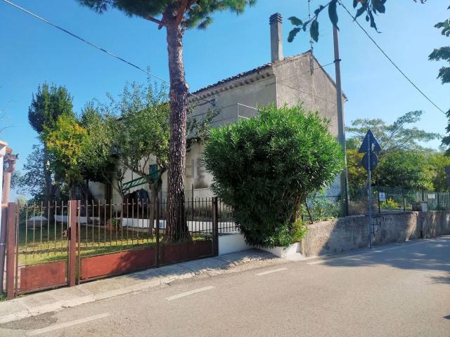 Rustico in vendita a Gimarra, Marche