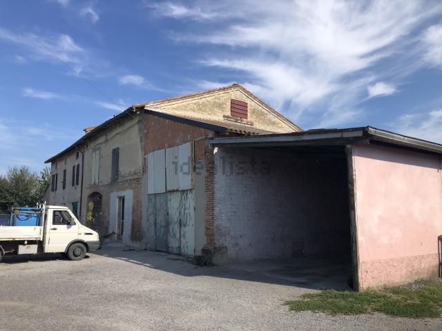 Rustico in vendita a Soragna, Parma
