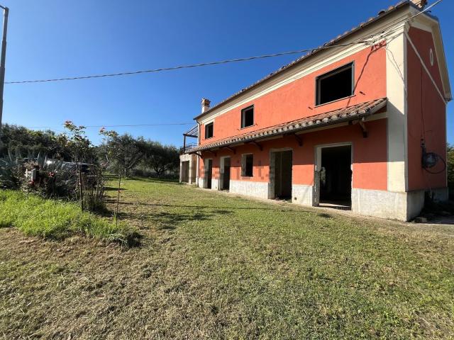 Rustico in vendita a Molinaccio, Marche