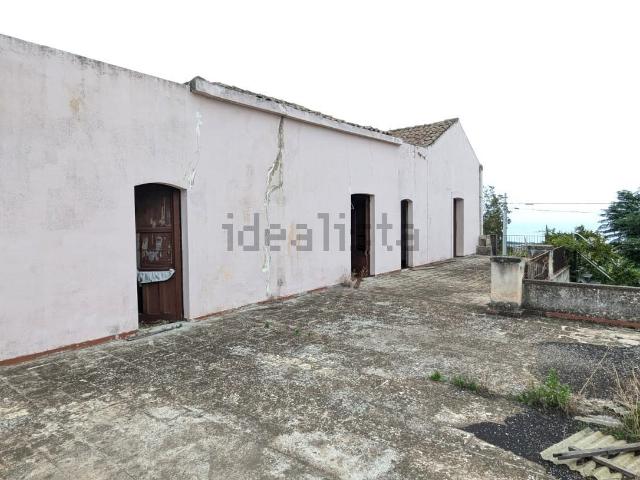Rustico in vendita a Aci Sant'antonio, Sicilia