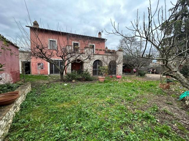 Rustico in vendita a Penna In Teverina, Umbria