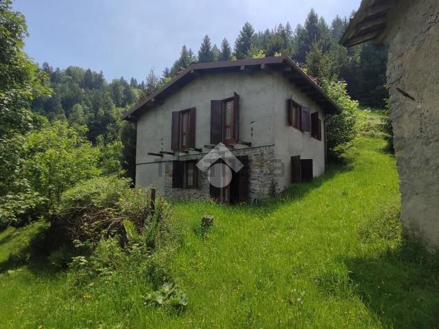 Rustico in vendita a Rovetta, Lombardia