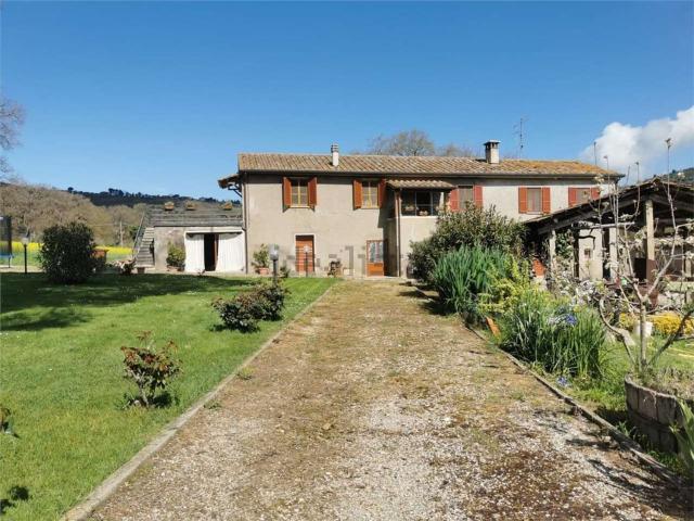 Rustico in vendita a Magione, Umbria