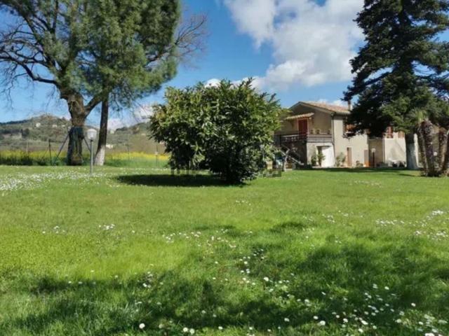Rustico in vendita a Magione, Umbria