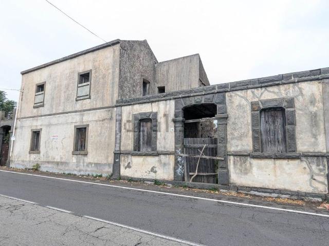 Rustico in vendita a Aci Sant'antonio, Sicilia