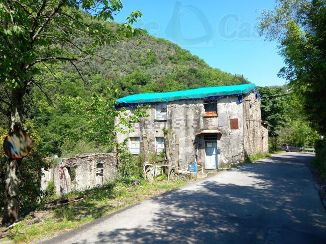 Rustico in vendita a Avegno, Salto