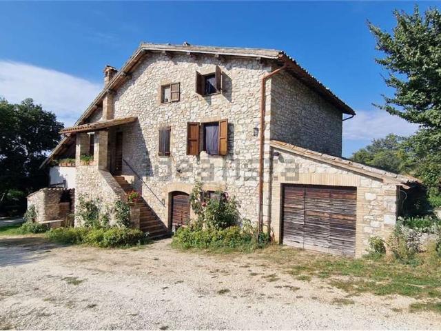 Rustico in vendita a Colpetrazzo, Umbria
