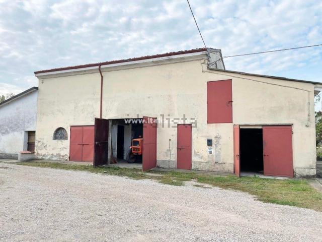 Rustico in vendita a Roncoferraro, Lombardia
