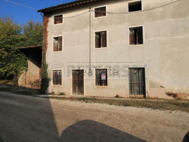 Rustico in vendita a Montebello Vicentino, Veneto