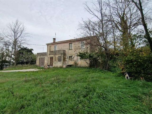 Rustico in vendita a Vallefoglia, Marche