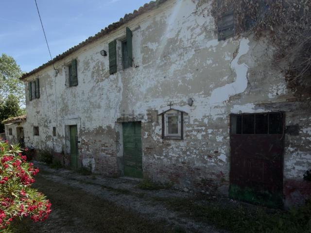 Rustico in vendita a Colli al Metauro, Marche
