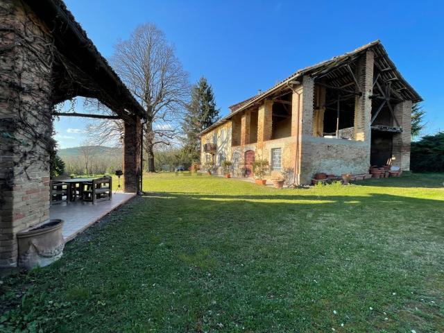 Rustico in vendita a Calamandrana, Asti