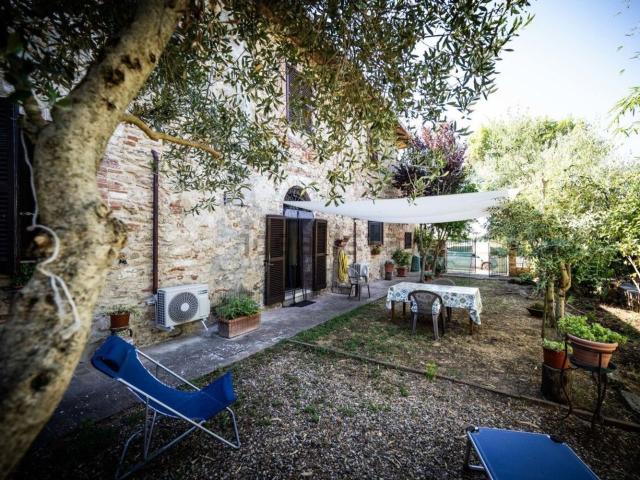 Rustico in vendita a Asciano Scalo, Asciano