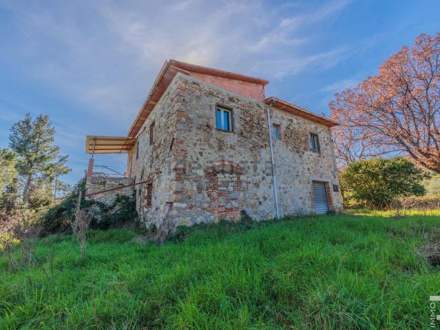 Rustico in vendita a Lajatico, Toscana