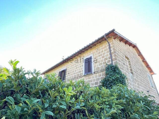 Rustico in vendita a Bassano Romano, Lazio