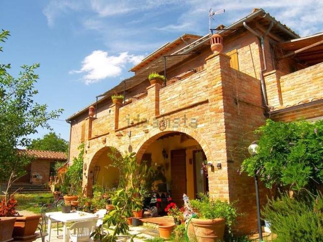 Rustico in vendita a Abbadia Di Montepulciano, Toscana