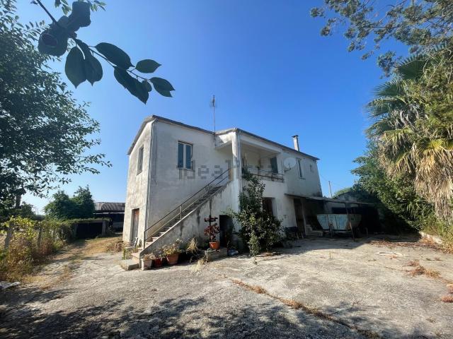 Rustico in vendita a Giulianova, Abruzzo