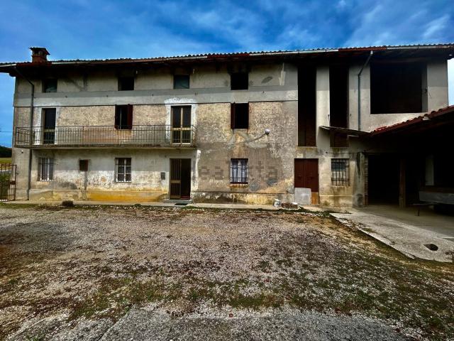 Rustico in vendita a Colloredo Di Montalbano, Friuli-Venezia Giulia