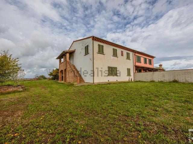 Rustico in vendita a Crespina Lorenzana, Cenaia