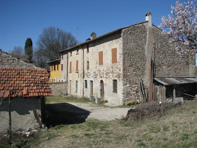 Rustico in vendita a Volta Mantovana, Lombardia
